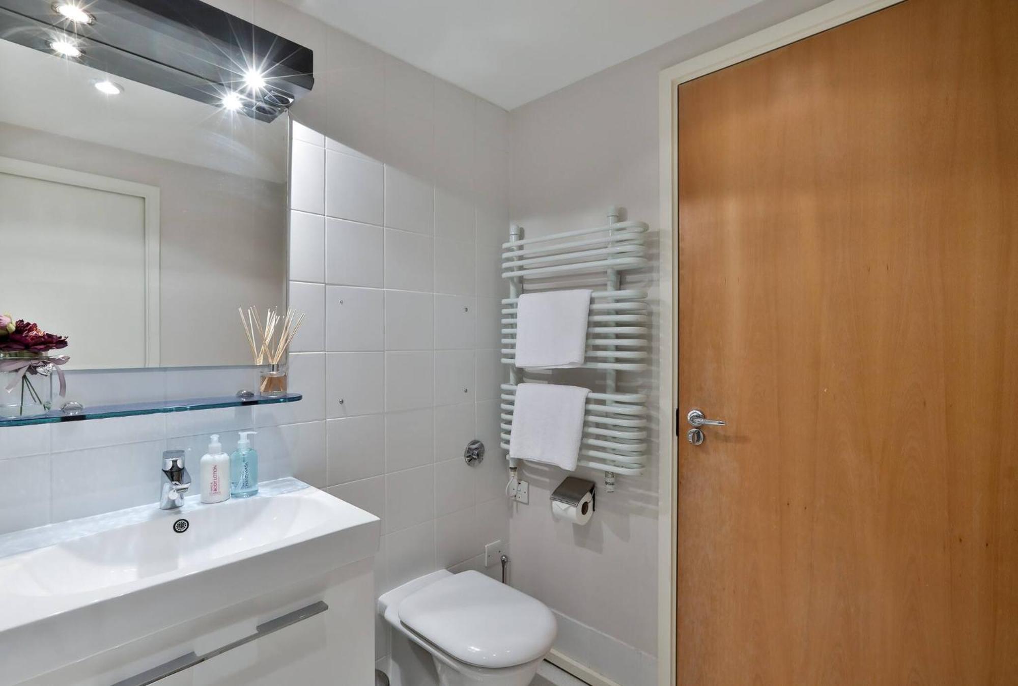 Wild Roses Serviced Apartments - Excel Warehouse 1 Londra Exterior foto